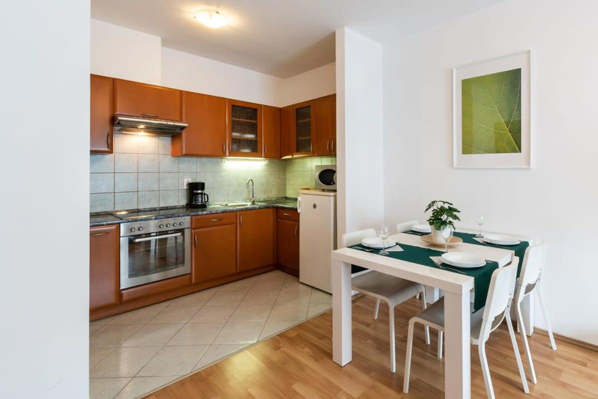 Pleasant & Comfy Apartment In Super Location Budapest Extérieur photo